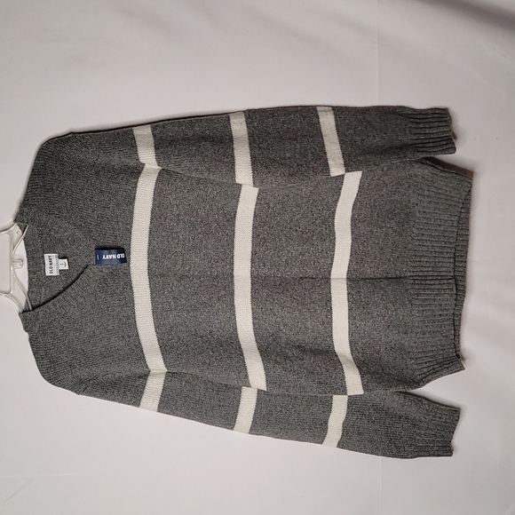 NWT Mens vneck gray white stripe pull over sweater sz Medium - Picture 1 of 4